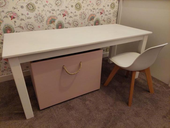 Leuk kinder bureau / speeltafel kleur Wit., Kinderen en Baby's, Kinderkamer | Tafels en Stoelen, Gebruikt, Tafel(s), Ophalen