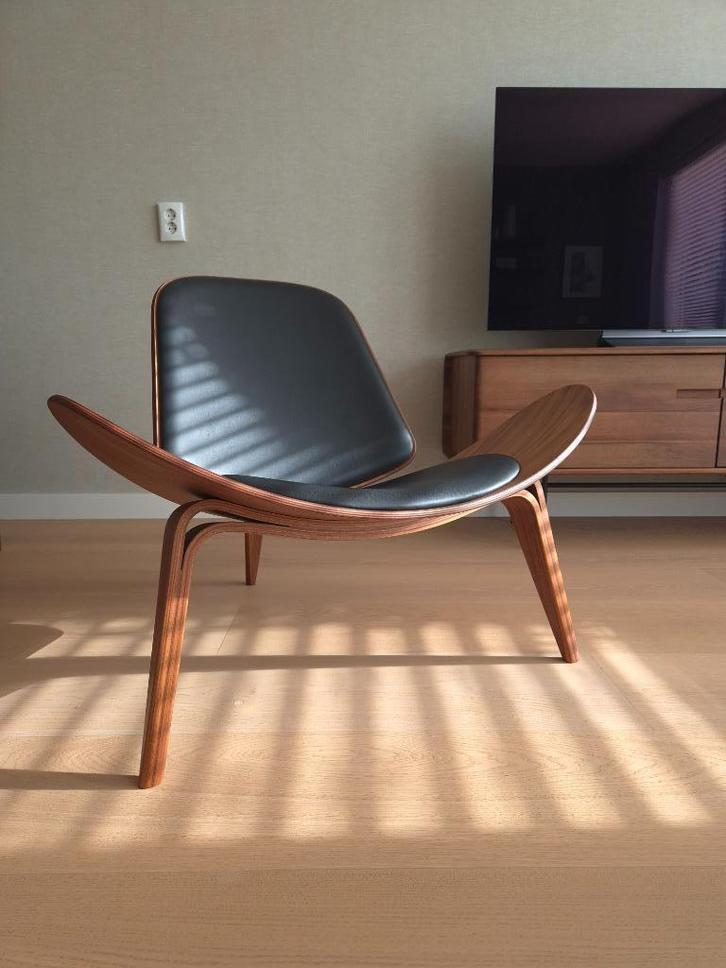 Carl Hansen & Son, Hans Wegner CH07 stoel walnoot Thor 301, Huis en Inrichting, Fauteuils, Zo goed als nieuw, Hout, Leer, 75 tot 100 cm