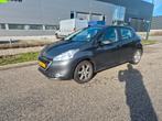 Peugeot 208 1.2 VTI NAVI/CRUISE/TREKHAAK/PDC/AIRCO/NAP, Voorwielaandrijving, Euro 5, Stof, Zwart