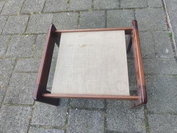 Vintage jaren 60  Pastoe bijzettafel / hocker beschikbaar voor biedingen