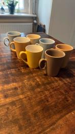 Zeven gekleurde koffie of theemokken, Ophalen of Verzenden, Zo goed als nieuw, Overige stijlen, Kop(pen) en/of Schotel(s)
