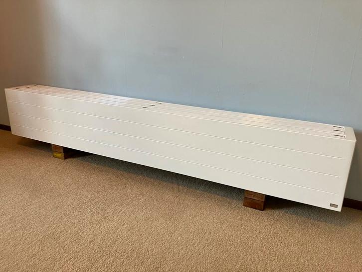 ISAN design radiator Exact Line VR, Sieraden, Tassen en Uiterlijk, Uiterlijk | Mondverzorging, Zo goed als nieuw, Overige typen