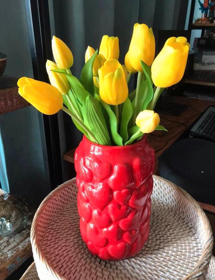 Nieuw gele geel kunst fake namaak tulpen bloemen kunstbloem, Huis en Inrichting, Woonaccessoires | Kunstplanten en Kunstbloemen