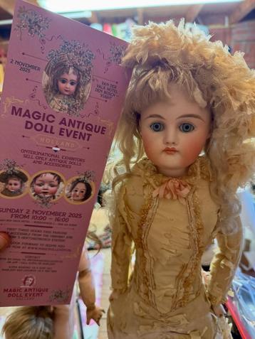 Zeer zeldzame antieke pop / poppen en accessoires beschikbaar voor biedingen