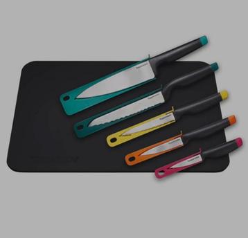 TUPPERWARE A-serie Messenset 6-delig met beschermhoes  beschikbaar voor biedingen