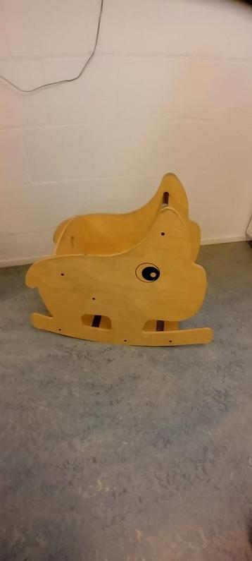 Houten hobbelpaard  beschikbaar voor biedingen