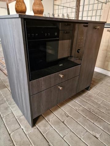 Klein keukenblokje met magnetron zgan  beschikbaar voor biedingen