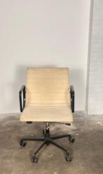 vitra - eames aluminium chair ea 118, Huis en Inrichting, Stoelen, Ophalen, Overige materialen, Gebruikt, Overige kleuren