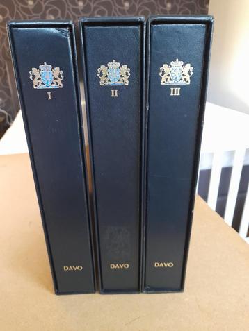 Postzegel-albums DAVO LX deel 1 2 en 3 beschikbaar voor biedingen