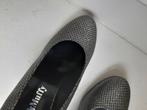 Nieuwe zilverkleurige pumps  maat 38 wijd, Kleding | Dames, Schoenen, Ophalen of Verzenden, Nieuw, Overige kleuren
