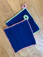 Pannenlappen met lusje gehaakt donkerblauw 19x19 cm vintage, Huis en Inrichting, Keuken | Textiel, Ophalen of Verzenden, Nieuw