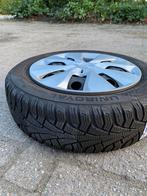 Winterbanden Uniroyal met wieldoppen 155/65 R14, Auto diversen, Ophalen