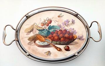Fraai dienblad met versiering fruit en bijen beschikbaar voor biedingen
