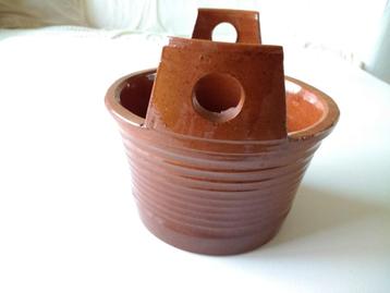 Vintage nieuwe warm bruine bloempot met ophangmogelijkheid beschikbaar voor biedingen