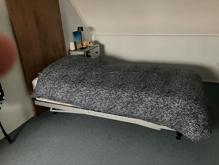 Elektrisch verstelbaar 1-persoonsbed, Huis en Inrichting, Slaapkamer | Bedden, Zo goed als nieuw, Eenpersoons, 90 cm, 200 cm, Metaal
