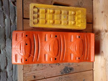 2 caravan oprijblokken beschikbaar voor biedingen