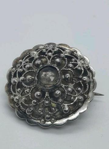 Antieke Zilveren Broche met Steen beschikbaar voor biedingen