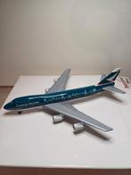 Herpa 1/500 cathay pacific 747 hongkong skyline livery, Ophalen of Verzenden, Nieuw, Schaalmodel