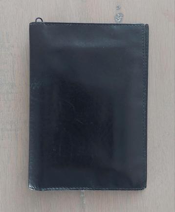 LEREN PORTEFEUILLE beschikbaar voor biedingen