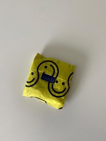 Baggu gele smiley tas beschikbaar voor biedingen