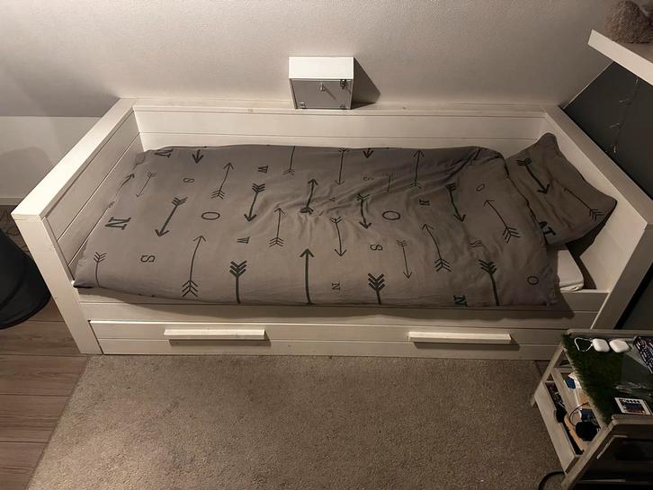 Mooi houten bed 90x200 met uitschuifbare lades, Huis en Inrichting, Slaapkamer | Bedden, Zo goed als nieuw, Eenpersoons, 90 cm