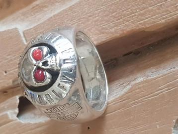 Harley bikers ringen beschikbaar voor biedingen