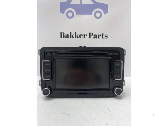 Radio CD Speler van een Volkswagen Golf, Auto-onderdelen, Elektronica en Kabels, Volkswagen, Gebruikt, 3 maanden garantie