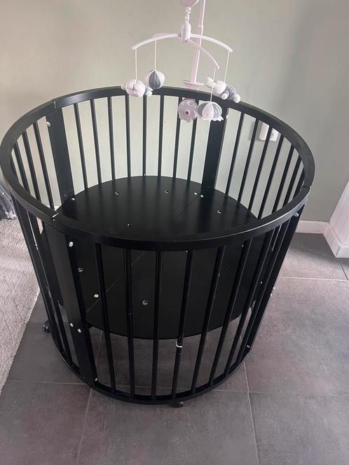 Zwarte ronde box babybox speelbox kinderbox op wielen, Kinderen en Baby's, Boxen, Zo goed als nieuw, Rond, In hoogte verstelbaar