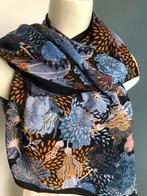Donkerblauw grote vierkante bloemen sjaal oranje, Kleding | Dames, Mutsen, Sjaals en Handschoenen, Ophalen of Verzenden, Sjaal