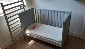 Ledikant met matras - 60 x 120cm beschikbaar voor biedingen