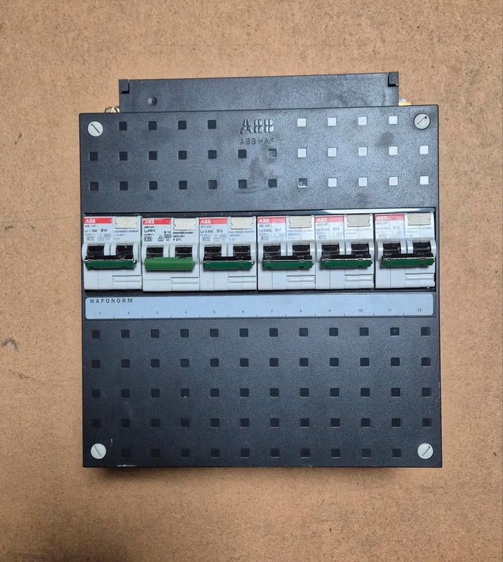 Abb groepenkast., Doe-het-zelf en Verbouw, Elektra en Kabels, Zo goed als nieuw, Overige typen, Ophalen