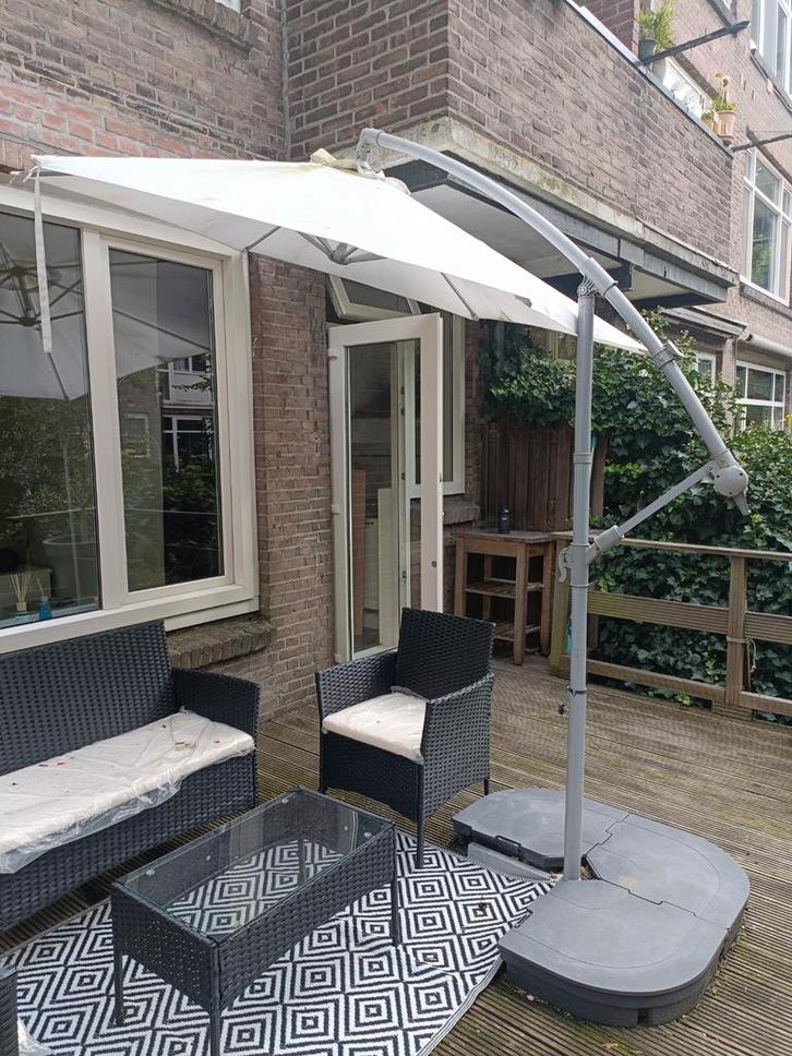 Zweefparasol met voet, Tuin en Terras, Parasols, Gebruikt, Zweefparasol, 2 tot 3 meter, Kantelbaar, Verstelbaar, Ophalen of Verzenden