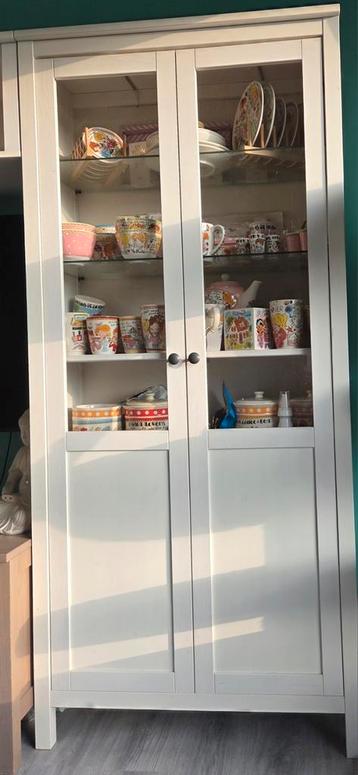 Hemnes vitrinekast wit beschikbaar voor biedingen