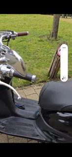 China scooters  een van 2009 en 2011 geel kenteken en blauw, Fietsen en Brommers, Scooters | SYM, Ophalen, Zo goed als nieuw, Elektrisch
