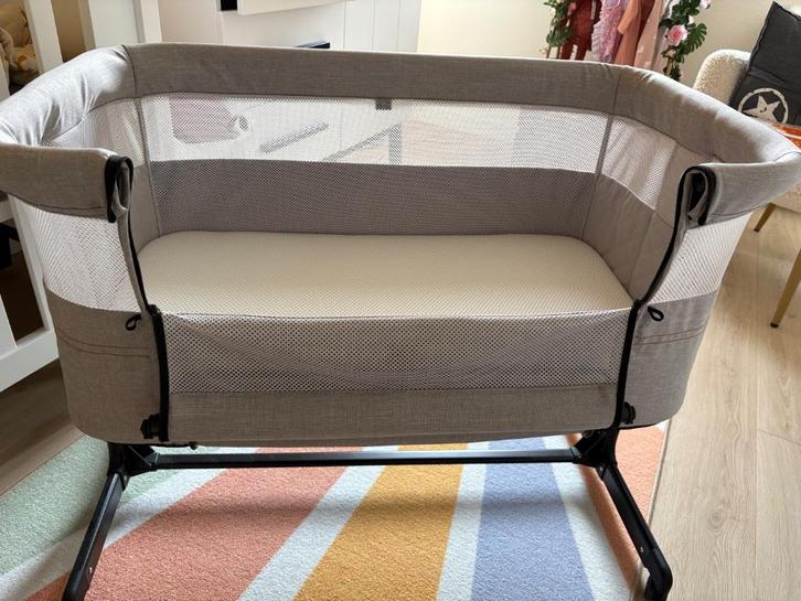 Co-sleeper/wieg, grijs van het merk ‘Leuk’, Kinderen en Baby's, Babywiegjes en Ledikanten, Zo goed als nieuw, Wieg, Ophalen