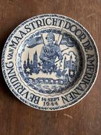 Herdenkingsbord Maastricht Bevrijd Door Amerikanen, Antiek en Kunst, Antiek | Wandborden en Tegels, Ophalen of Verzenden