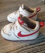 Nike court schoentjes maat 25 wit met rood., Kinderen en Baby's, Babykleding | Schoentjes en Sokjes, Schoentjes, Gebruikt, Ophalen of Verzenden