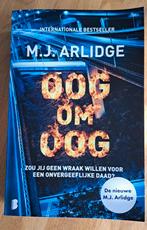 Oog om oog. M.J. Arlidge, Boeken, Thrillers, Ophalen, Zo goed als nieuw, Nederland
