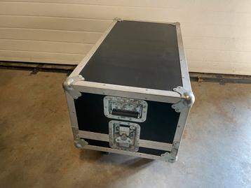 Flightcase op wielen - Universeel beschikbaar voor biedingen