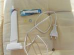 Oral b tandenborstel pro compleet met 1 nieuw borsteltje., Tandenborstel, Gebruikt, Ophalen