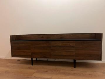 Mooi houten dressoir - 196 cm breed beschikbaar voor biedingen