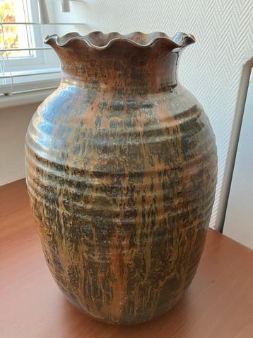 Vaas beschikbaar voor biedingen