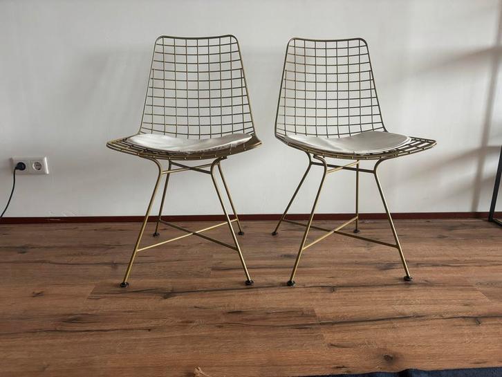 2 Goudkleurige Draadstoelen met Zitkussen, Huis en Inrichting, Stoelen, Zo goed als nieuw, Twee, Metaal, Overige kleuren, Ophalen