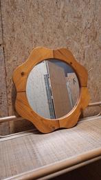 Spiegel hout, bloem vorm, Ophalen, Zo goed als nieuw, Nvt, Nvt