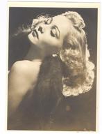 Wie weet wie deze mooie actrice, zangeres of filmster is?, Ophalen of Verzenden, Foto of Kaart