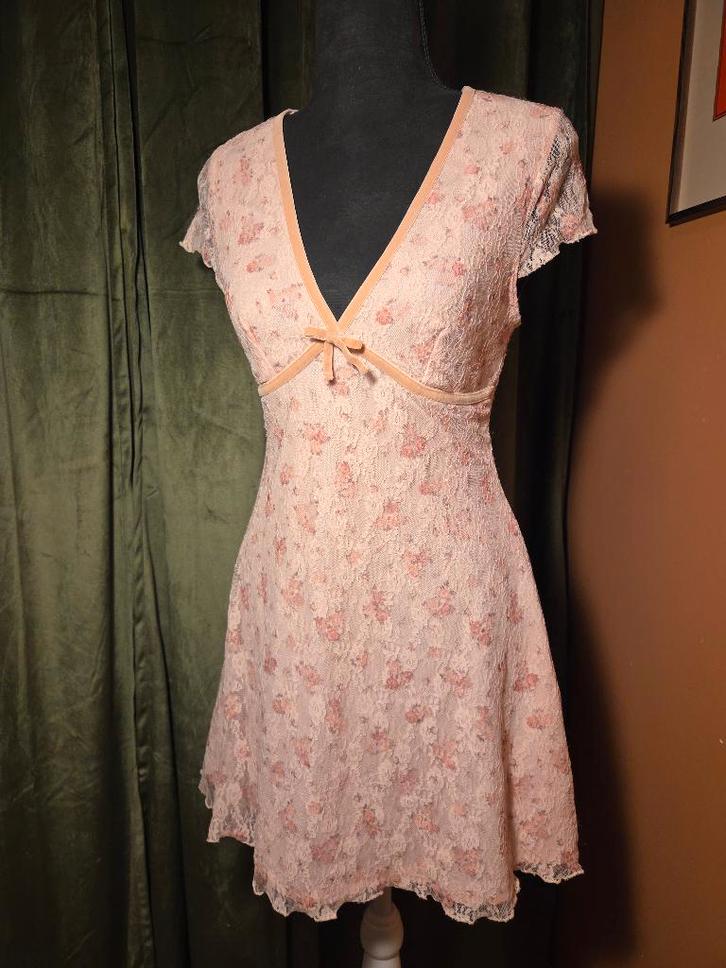 Roze Urban Outfitters jurk, Kimchi Blue - Maat S. Bieden ok!, Kleding | Dames, Jurken, Zo goed als nieuw, Maat 36 (S), Roze, Boven de knie