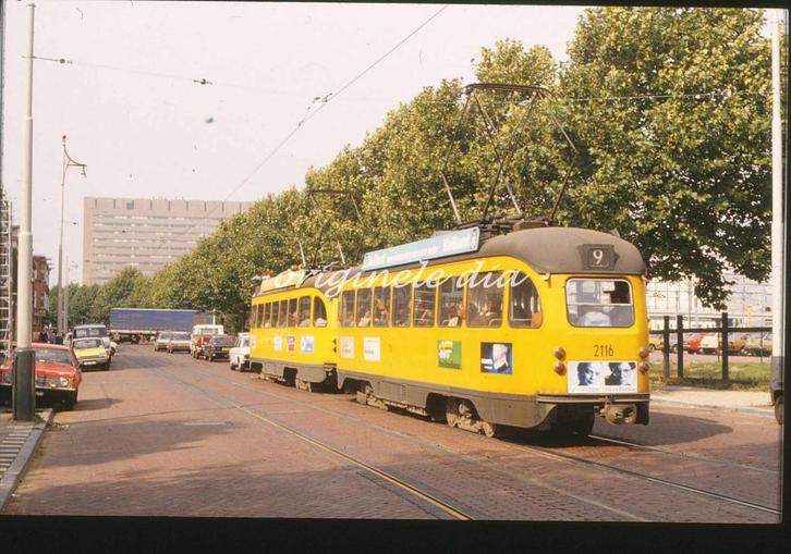h272: dia van HTM PCC tram 2116, nabij CS, '80s, Verzamelen, Spoorwegen en Tramwegen, Gebruikt, Tram, Kaart of Prent, Ophalen of Verzenden