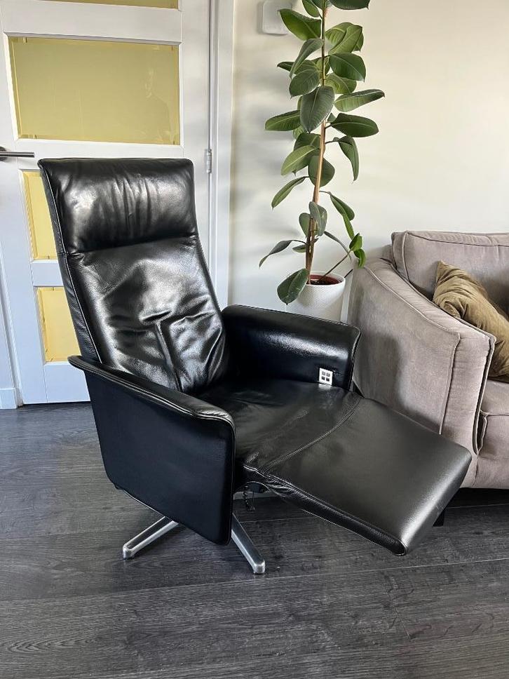 De Toekomst Relaxfauteuil Zwart Leer M L Elektrische Gealux, Huis en Inrichting, Fauteuils, Zo goed als nieuw, Leer, 50 tot 75 cm