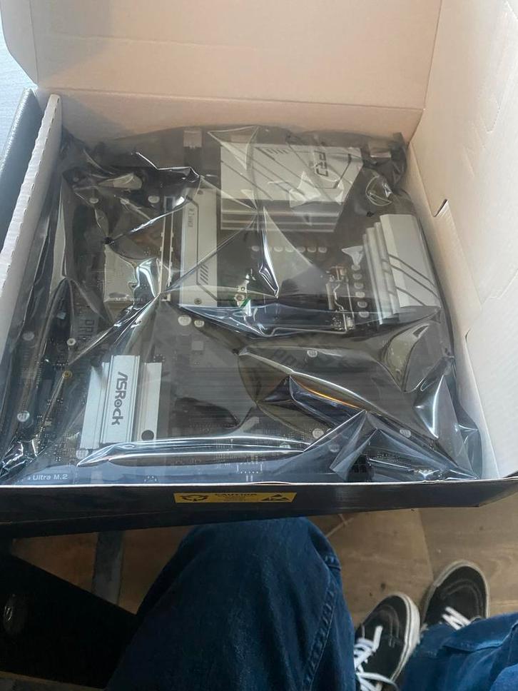 ASRock Z590M Pro4 Moederbord - Nieuw, Computers en Software, Moederborden, Nieuw, Intel, DDR4, Ophalen of Verzenden