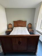 Antiek Brocante Donker Houten Bed met Versiering, Huis en Inrichting, Ophalen, Gebruikt, Tweepersoons, Brocant